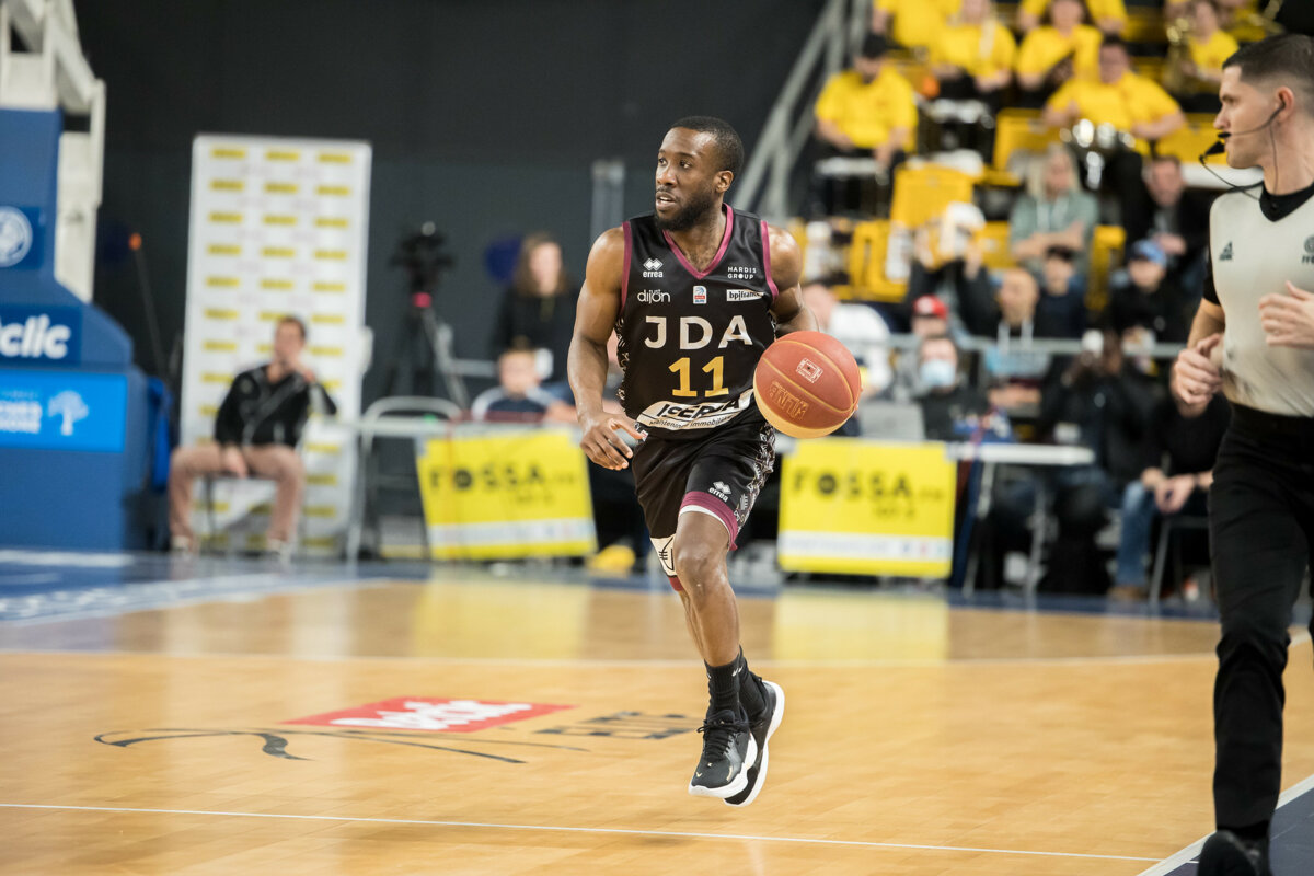 David Holston « prie » pour obtenir la nationalité française BeBasket