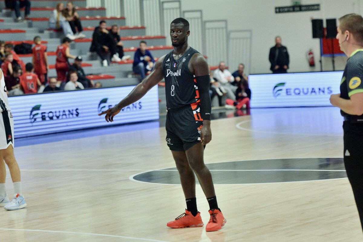 Babacar Niasse reste à Denain pour une saison supplémentaire BeBasket