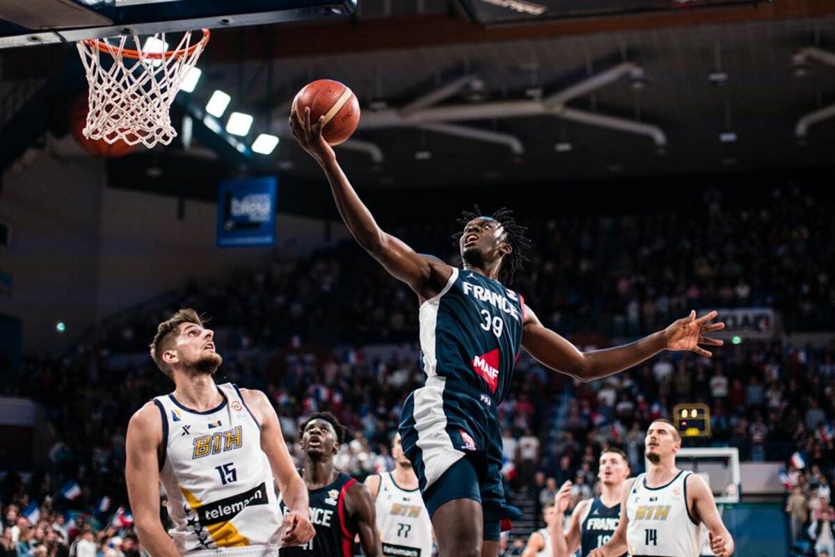 Yoan Makoundou dans les 12 contre le Venezuela BeBasket