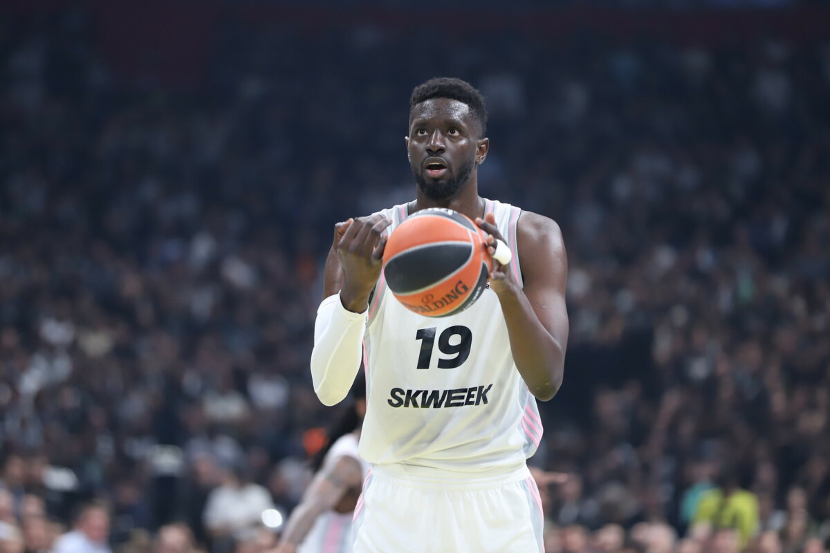 Youssoupha Fall touché au genou, De Colo de retour contre Bourg