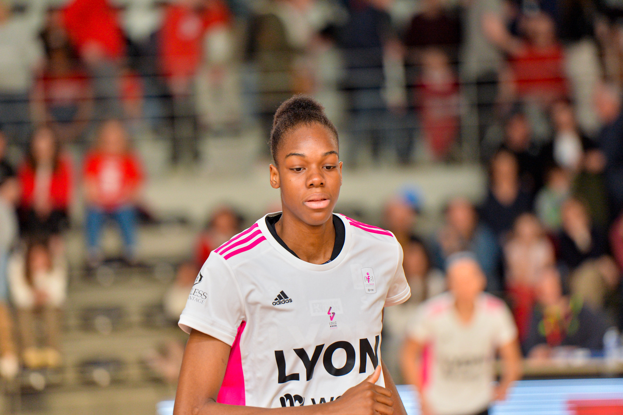 dominique-malonga-de-l-asvel-tarbes-un-pr-t-pas-un-transfert