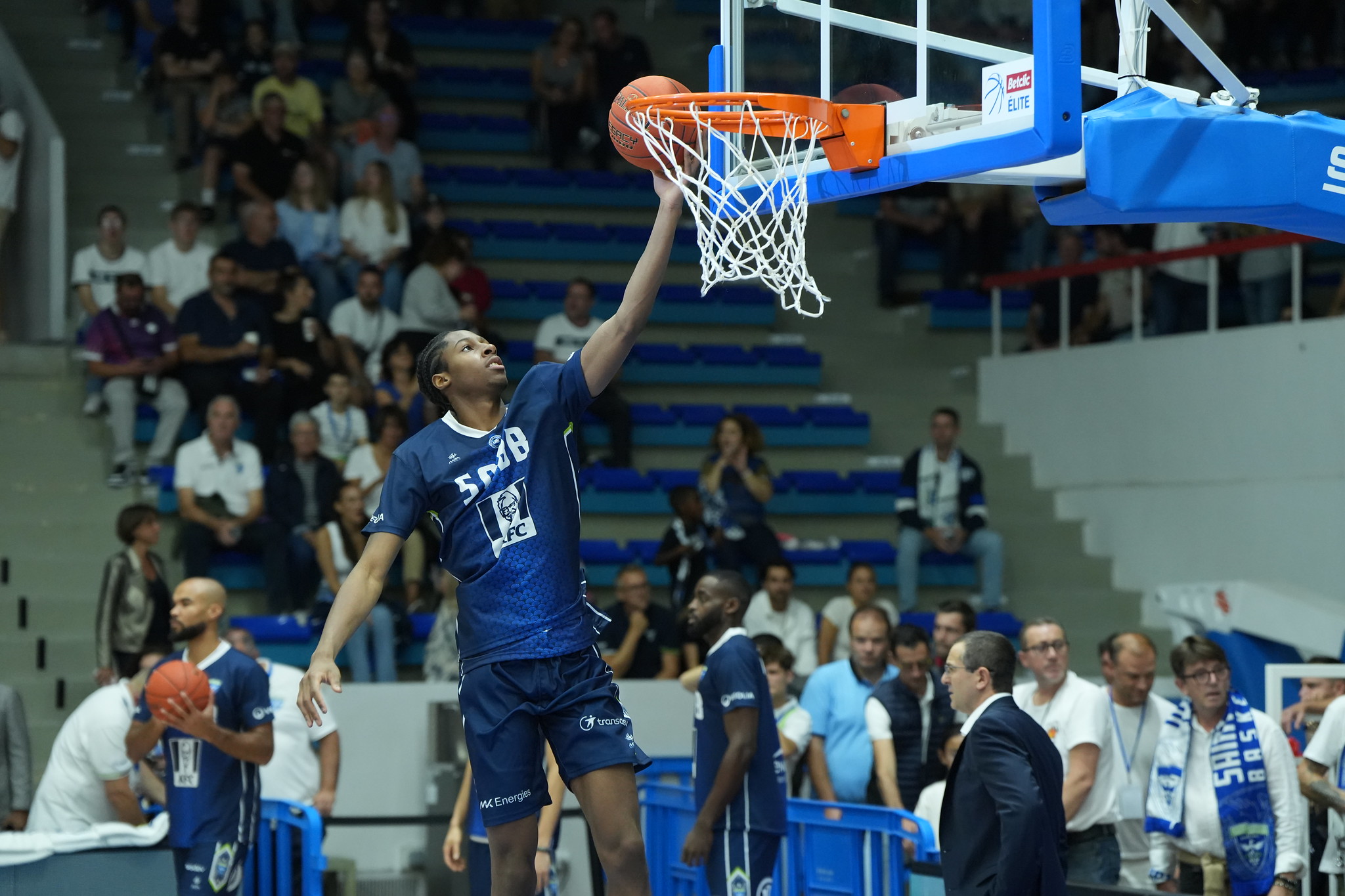 Premier Match R f rence En Pro Pour Mohamed Diakit 11 Points 100 premier-match-r-f-rence-en-pro-pour-mohamed-diakit-11-points-100