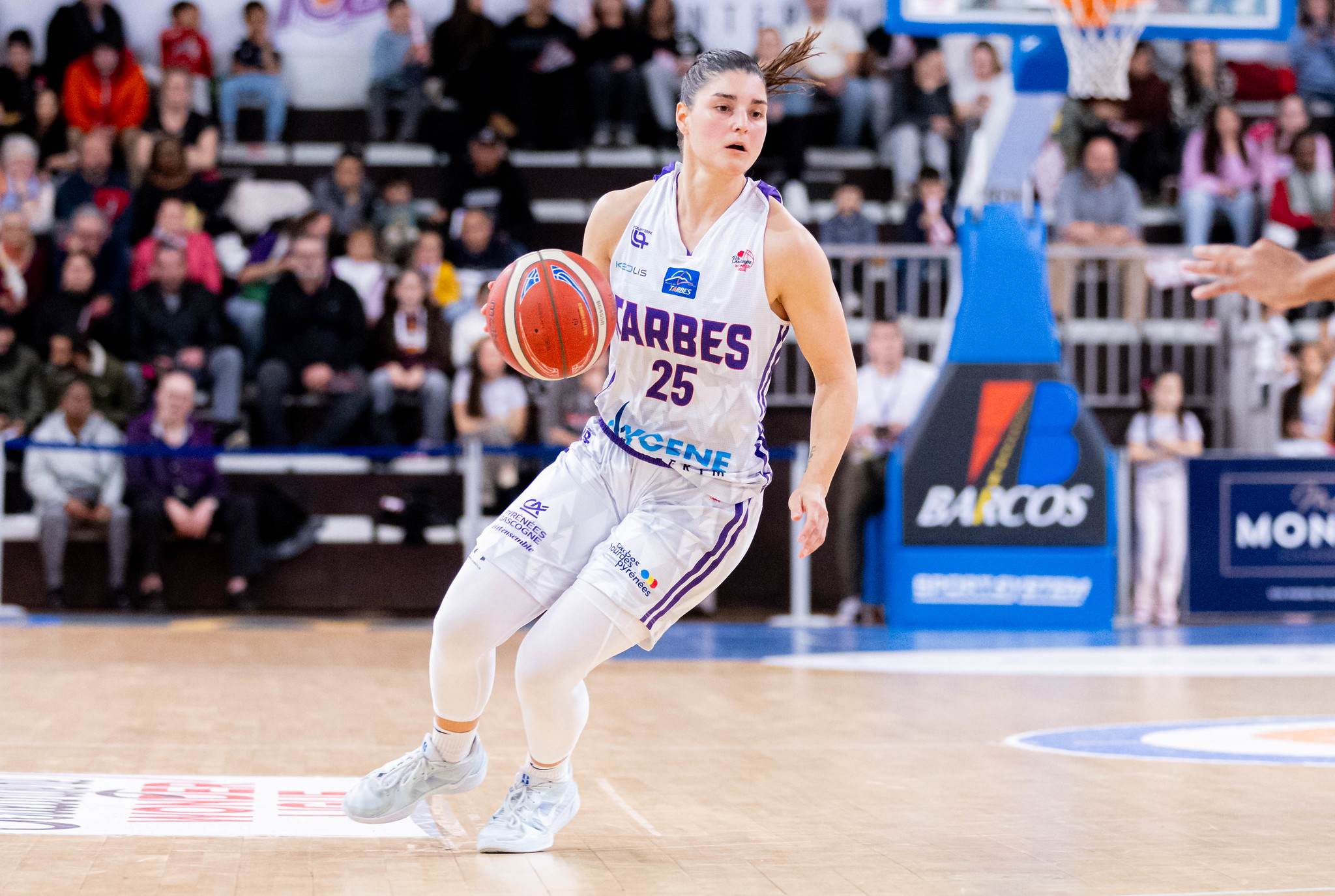 Boulangère Wonderligue - Suite à la rétrogradation administrative de Tarbes, la meneuse internationale suisse Nancy Fora quitte le club et va découvrir le plus haut niveau avec le Tango Bourges Basket.