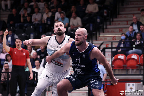 Victime d’un arrachement au muscle grand pectoral le 5 septembre lors d’un match amical contre Val-de-Seine, Nemanja Kovanusic (2,05 m, 32 ans) a dû passer sur la table d’opération. Le pivot de l’Étoile de Charleville-Mézières, qui devait attaquer sa onzième saison en France, a été opéré vendredi dernier à Reims. Son absence est estimée à quatre […]