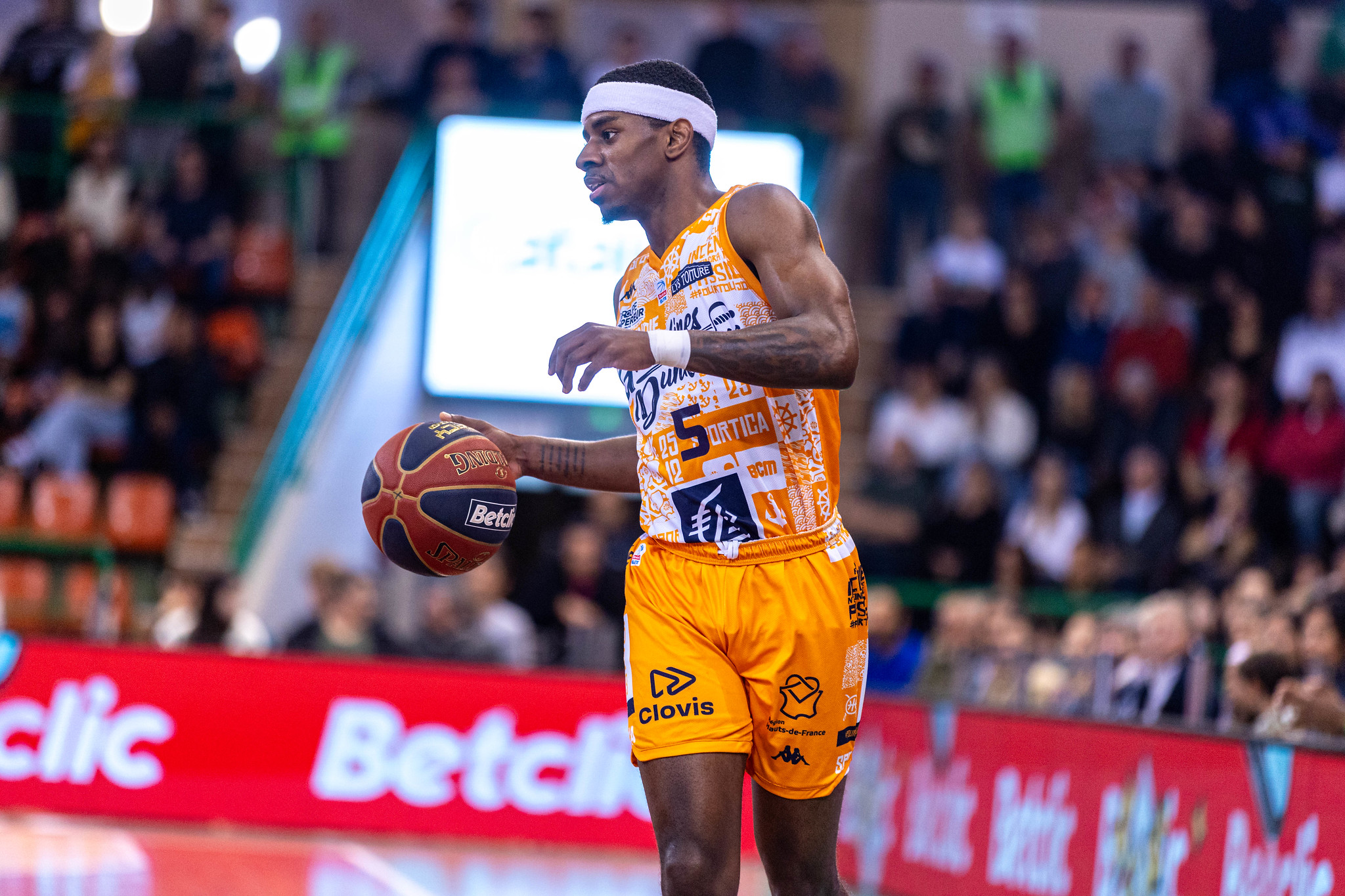 L'ASVEL a officialisé la signature du meneur de jeu américain Glynn Watson Jr. Il va ainsi découvrir l'EuroLeague.