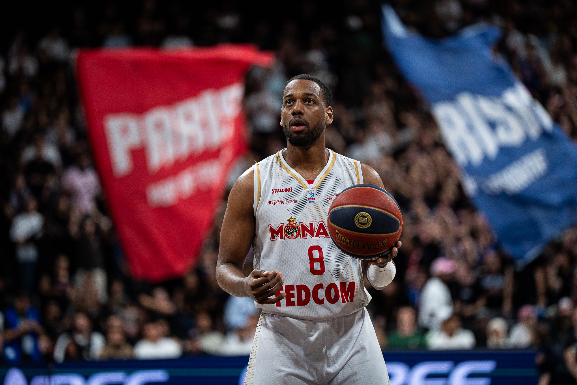 Excellent à l'EuroBasket avec la Pologne, Jordan Loyd serait la cible de plusieurs équipes d'EuroLeague, dont le Real Madrid. L'Américano-Polonais aimerait rejoindre le club espagnol, même si l'AS Monaco affirme qu'il ne partira pas.