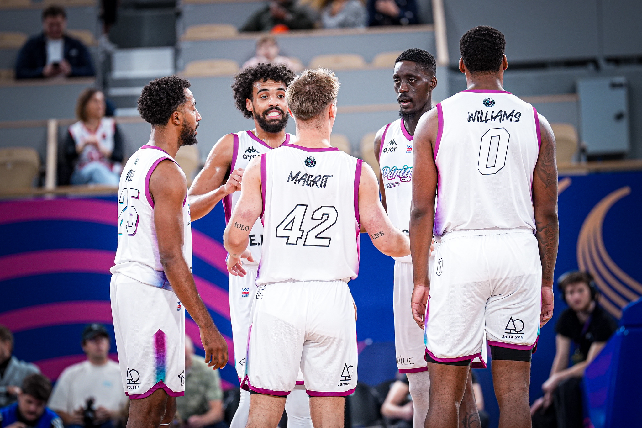 Après avoir tenu tête trente minutes à l’AS Monaco la veille (57-64, 30e ; 70-95, 40e), Boulazac a une nouvelle fois joué les yeux dans les yeux contre une autre formation d’EuroLeague, le Paris Basket. Pourtant, on ne donnait pas cher de la peau du BBD à la pause qui était assez largement distancé (40-54). […]