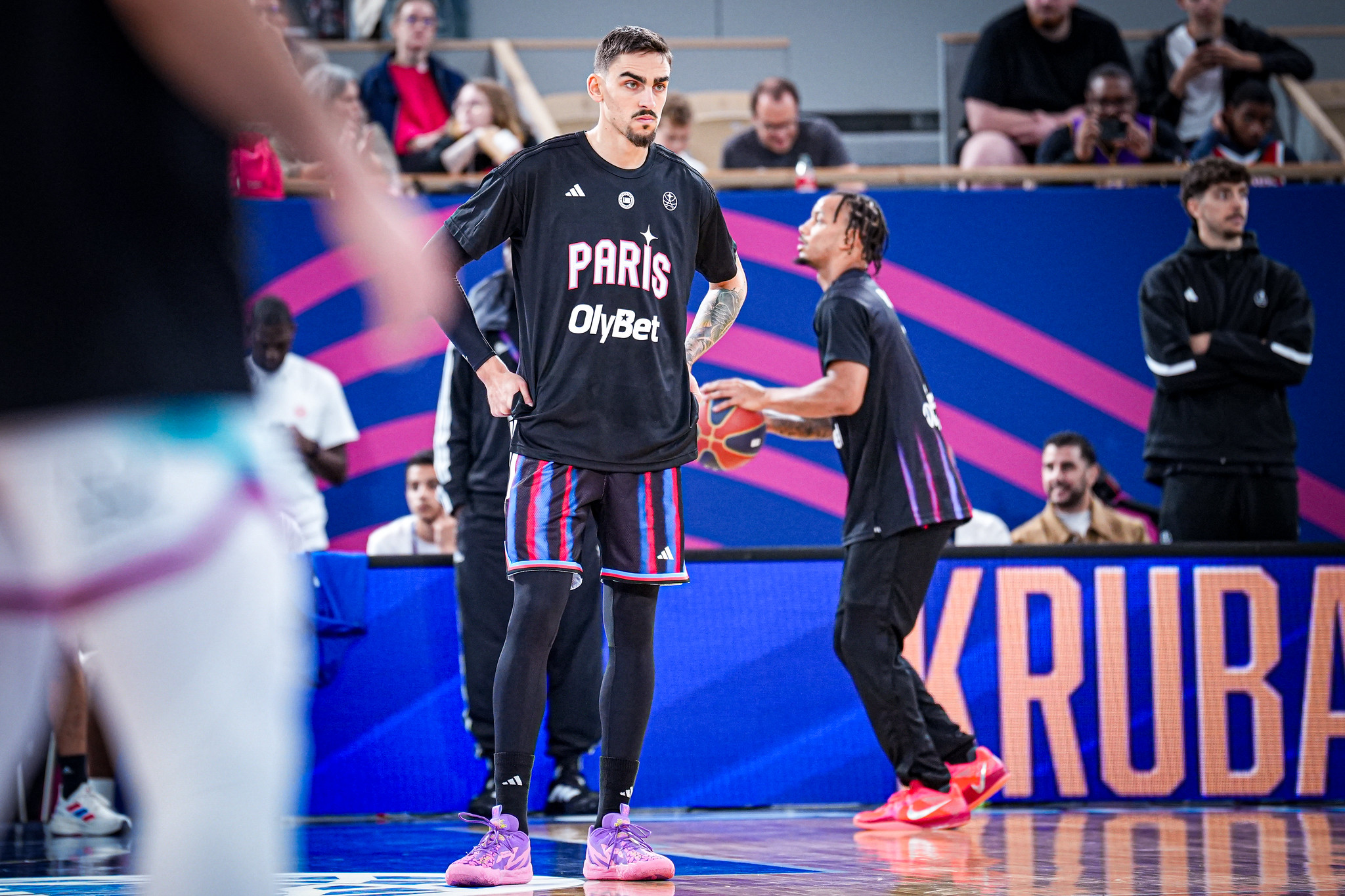 Encore déçu après la deuxième défaite en deux matchs de SuperCoupe du Paris Basketball, Léopold Cavalière (2,03 m, 29 ans) revient sur la contreperformance de son équipe face à Boulazac en petite finale. LIRE AUSSI L’incroyable retournement de situation de Boulazac face à Paris qui s’offre la petite finale de la SuperCoupe LNB – BeBasket […]