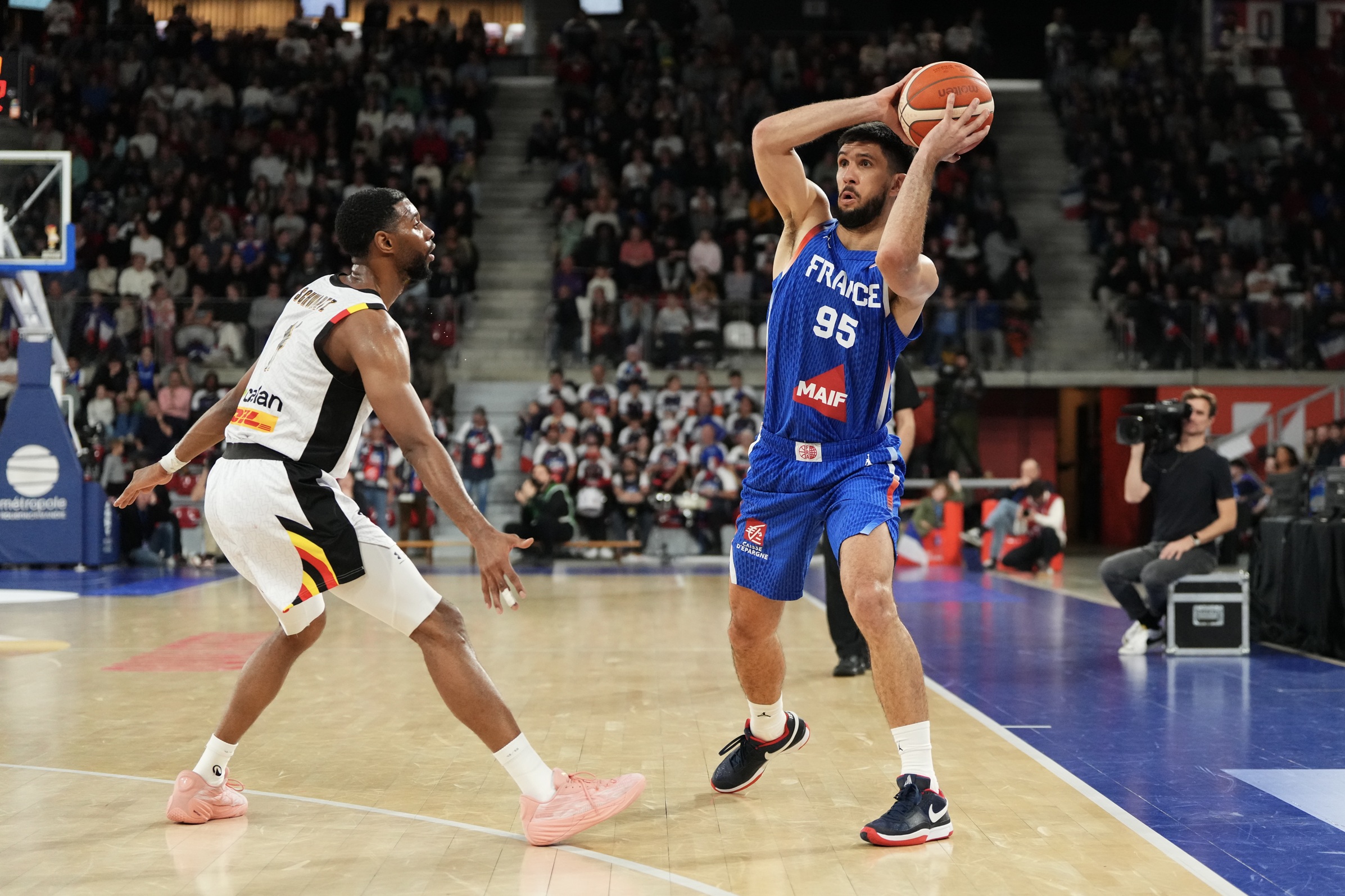 Axel Bouteille et l'équipe de France jouent à Espoo en Finlande