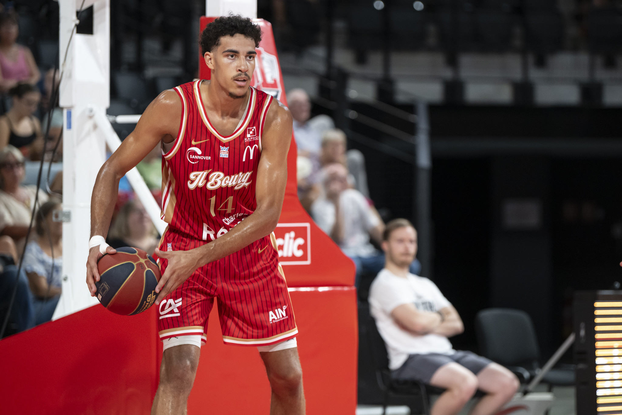 Le maillot rouge porté par Nathan Soliman. © Jacques Cormarèche