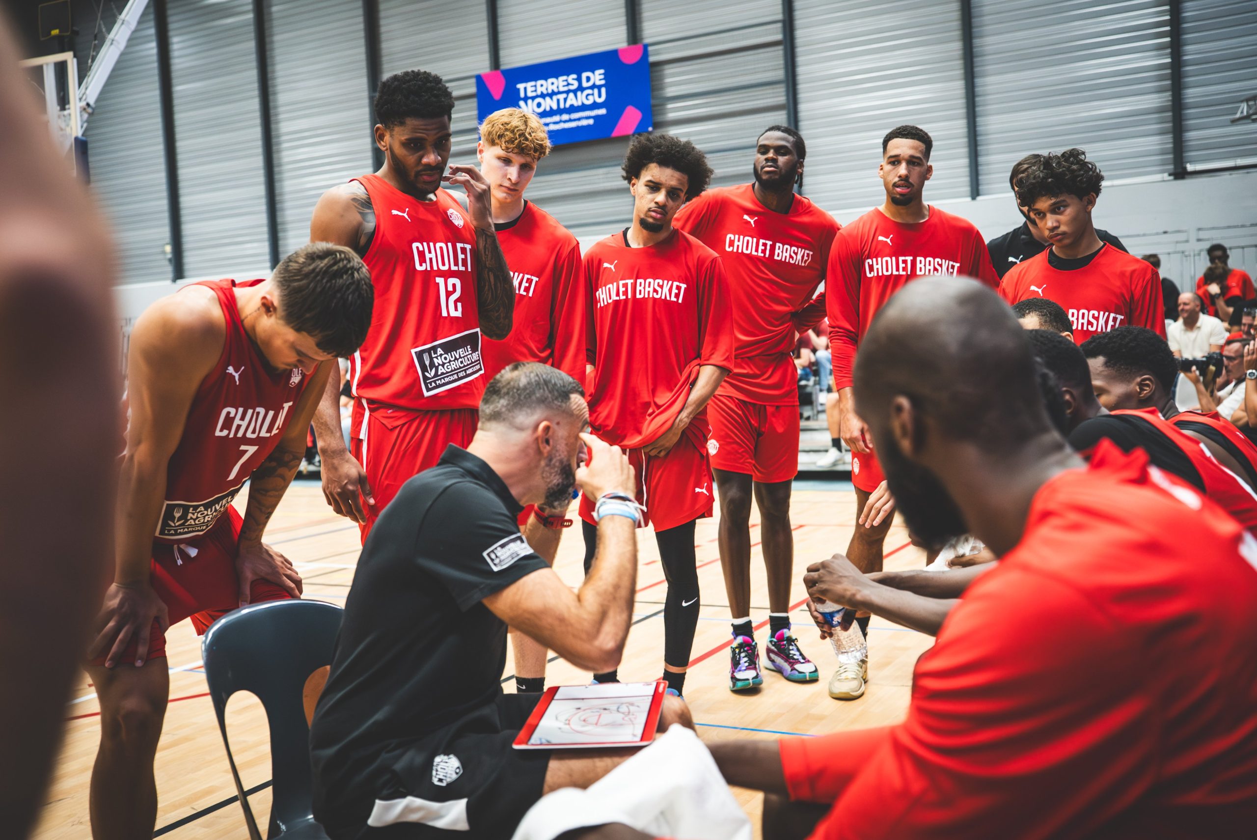 https://cdn.bebasket.fr/resources/images/blog/cholet-basket-a-signe-sa-deuxieme-victoire-de-la-saison-scaled-1f0a09b9-a5f5-6604-8195-0bb5a034cff9.jpeg