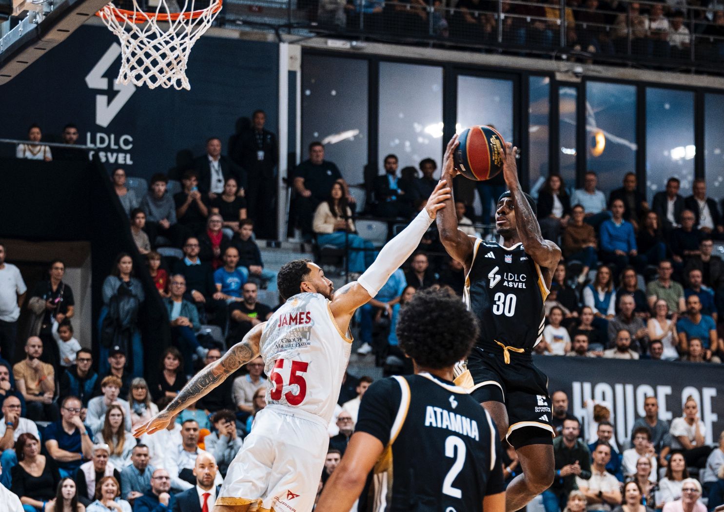 Le premier duel de la saison d'EuroLeague entre l'ASVEL et Monaco a tourné court et a été douloureux à regarder pour à peu près tout le monde