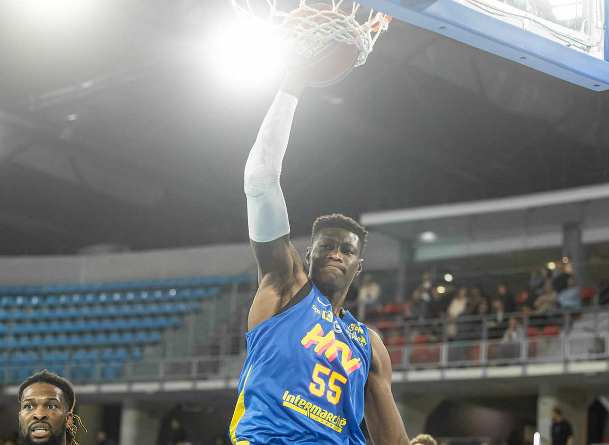 https://cdn.bebasket.fr/resources/images/blog/discret-la-saison-passee-avec-le-htv-en-elite-2-hamady-ndiaye-sentraine-actuellement-avec-le-sqbb-1f07faa6-01d6-6dc6-b5db-255b77c0f807.png