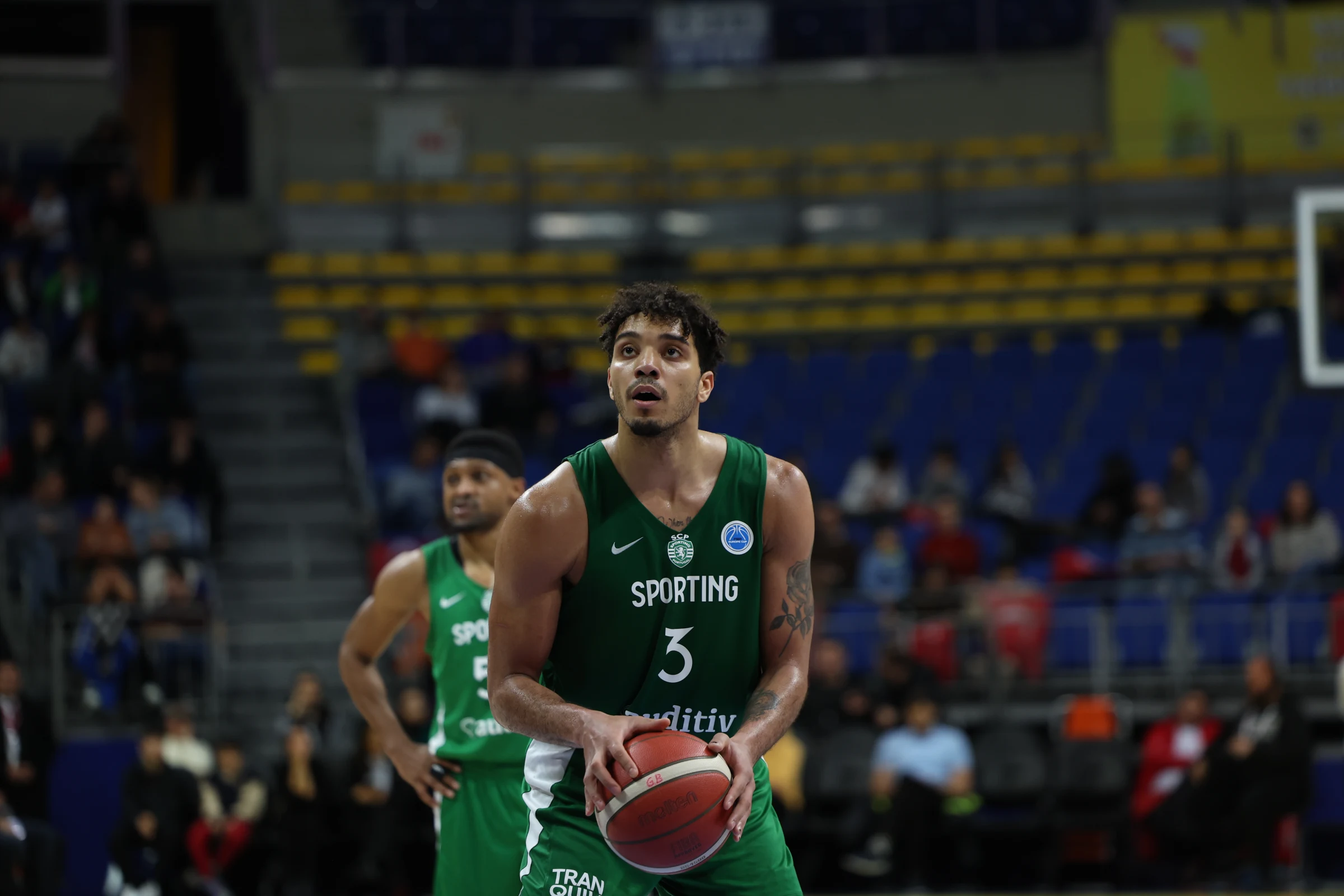 https://cdn.bebasket.fr/resources/images/blog/eddie-ekiyor-ici-avec-le-sporting-portugal-veut-se-relancer-a-saint-quentin-1f055b35-26f7-614a-b68f-51a228d41aca.webp