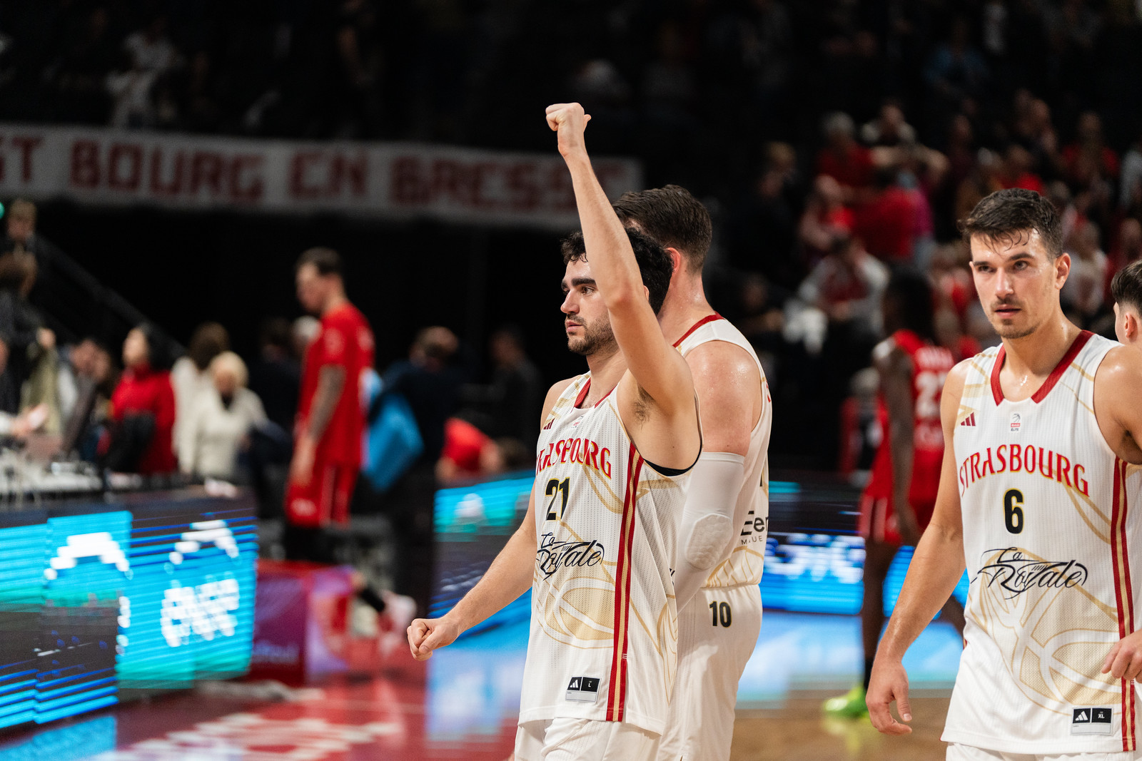 Edon Maxhuni va jouer pour un troisième club cette saison