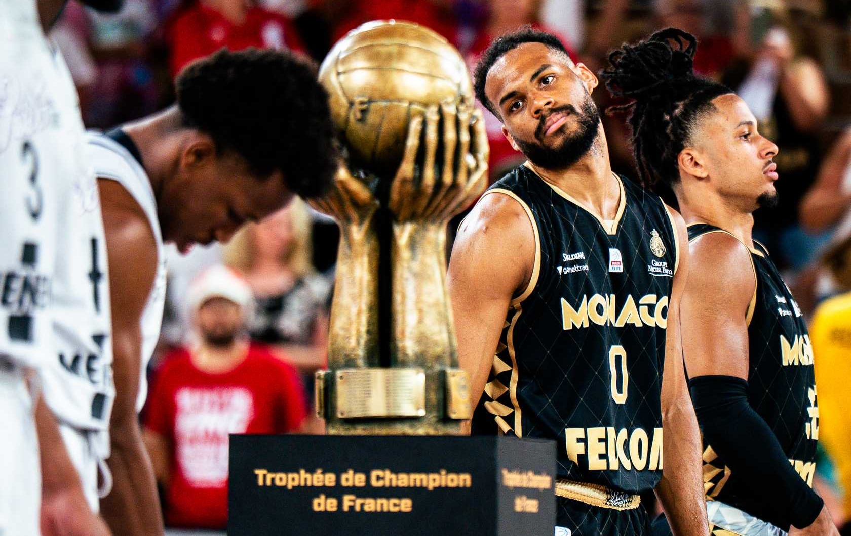 https://cdn.bebasket.fr/resources/images/blog/elie-okobo-espere-ramener-le-trophee-a-monaco-depuis-paris-1f05007b-cd9c-60fa-911b-a7b8ad49af5e.jpg
