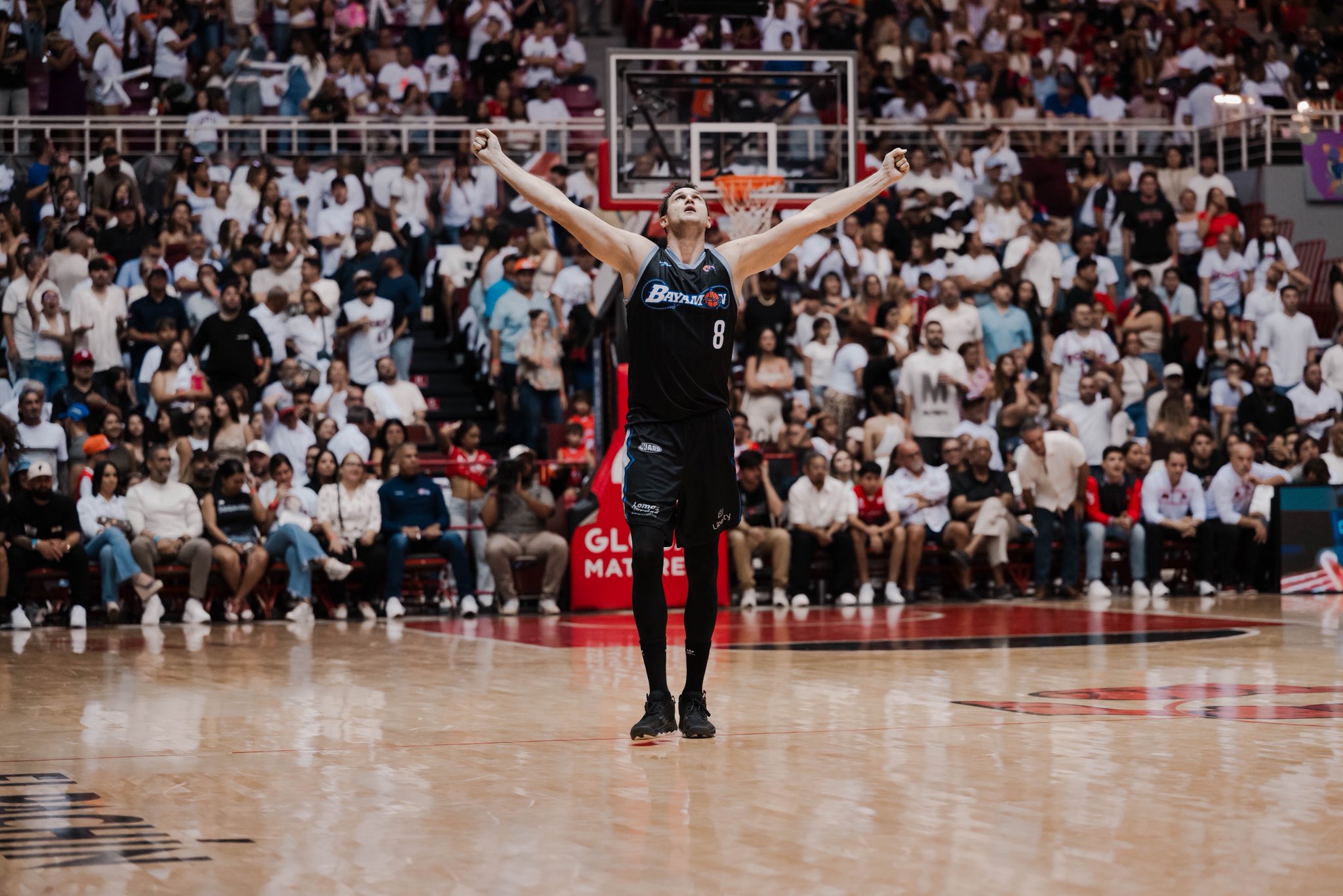 À 37 ans, Danilo Gallinari a enfin soulevé un trophée collectif. L’ailier italien, passé par 16 saisons en NBA, a remporté le championnat de Porto Rico avec les Vaqueros de Bayamón, décrochant également le titre de MVP des finales. Prochain objectif : briller avec la Squadra Azzurra lors de l’EuroBasket 2025. 17 years ago in New […]