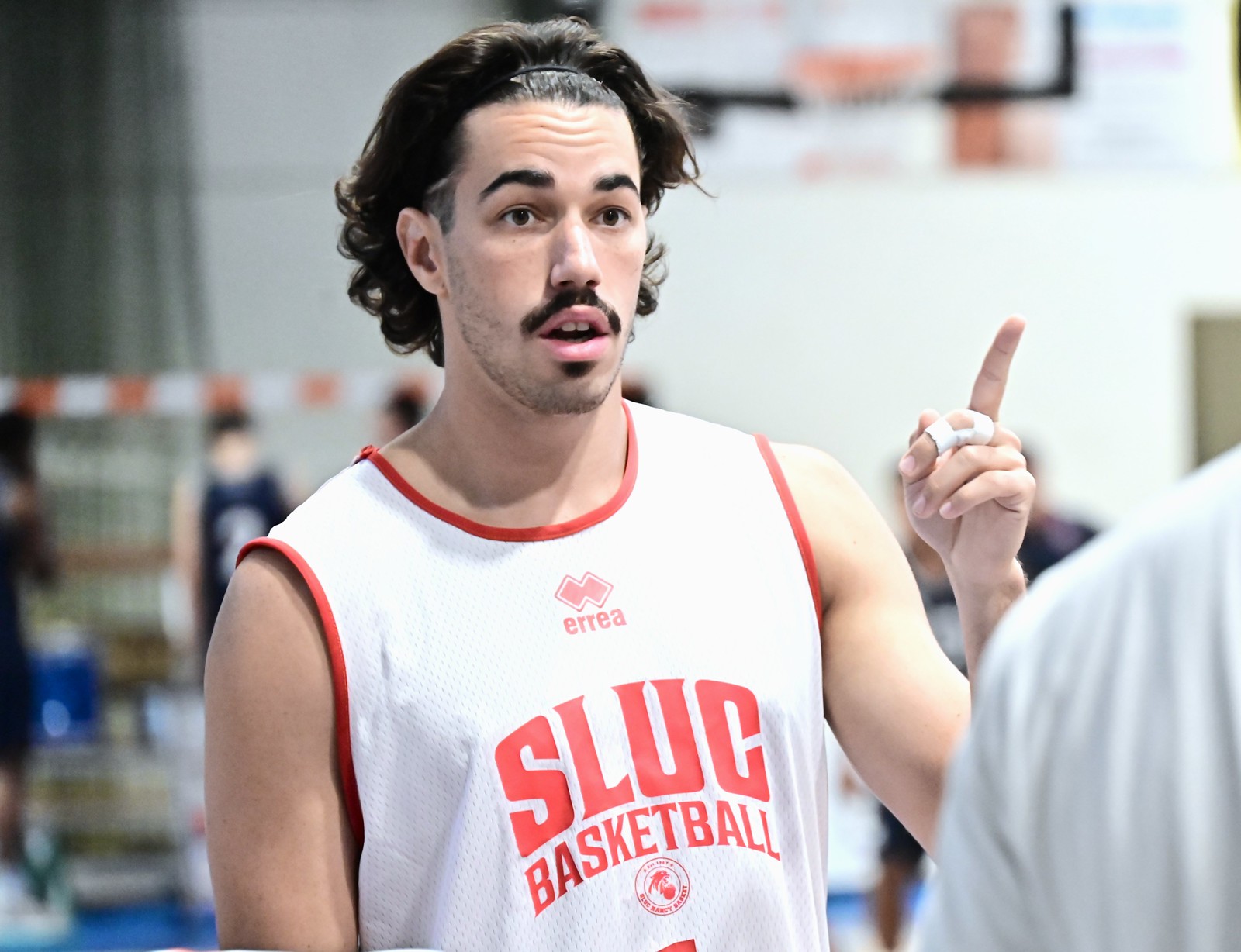Betclic ELITE - Le SLUC Nancy a terminé sa préparation par une victoire convaincante à Charleroi (78-99), mais a vu son meneur titulaire Enzo Goudou-Sinha quitter le parquet prématurément, touché à la cheville.