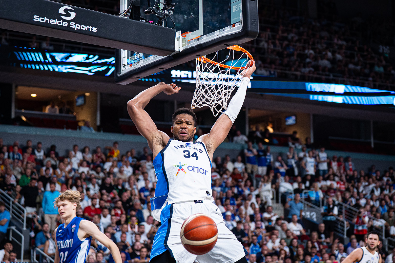 Giannis Antetokounmpo a remporté sa première médaille en équipe nationale de Grèce