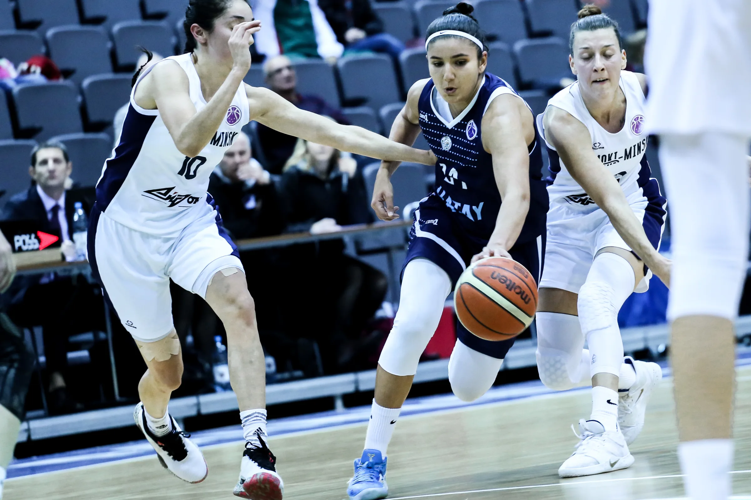 Hind Ben Abdelkader avec le maillot d'Hatay