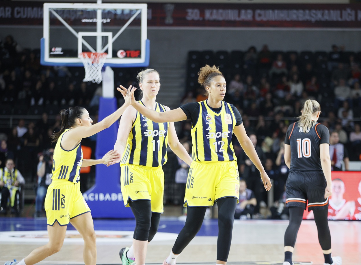 Iliana Rupert a remporté un premier titre avec le Fenerbahçe Istanbul