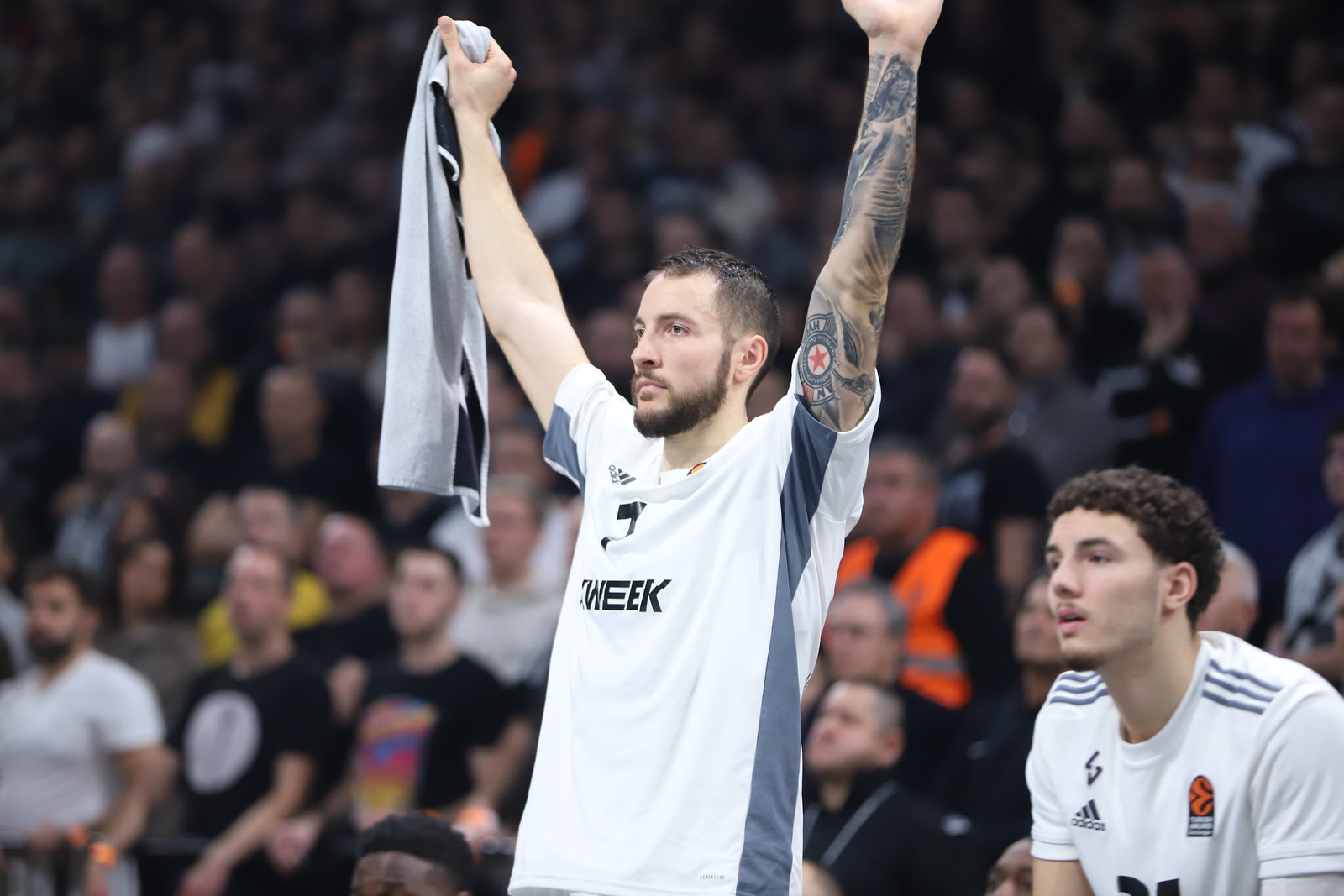 Sans club depuis son départ de l'ASVEL, Joffrey Lauvergne suscite l'intérêt de grands clubs dont le Partizan Belgrade, dont il avait été le capitaine il y a plus de dix ans.