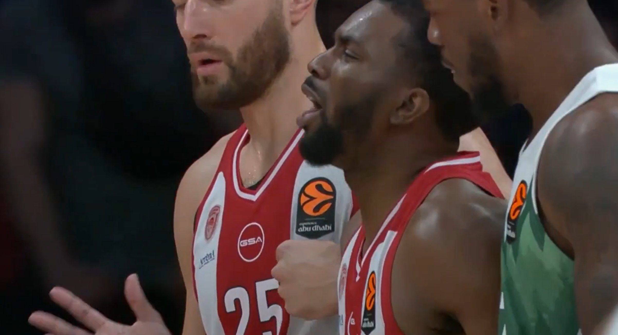Keenan Evans (1,91 m, 29 ans) retrouvait enfin l’EuroLeague, 581 jours après sa dernière apparition dans la compétition. Mais ce qui devait être un moment symbolique pour l’arrière de l’Olympiakos a tourné au cauchemar. Touché au tendon d’Achille gauche sur une action anodine, Keenan Evans a dû quitter le parquet à peine deux minutes après son […]