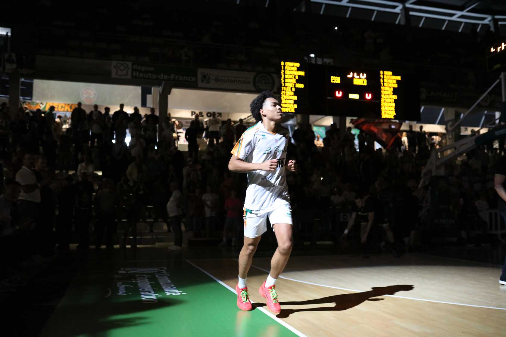 https://cdn.bebasket.fr/resources/images/blog/lucas-fischer-qui-entre-dans-larene-1f0a2e2e-c6fa-6bf8-b92f-e1abb90fcafd.jpg