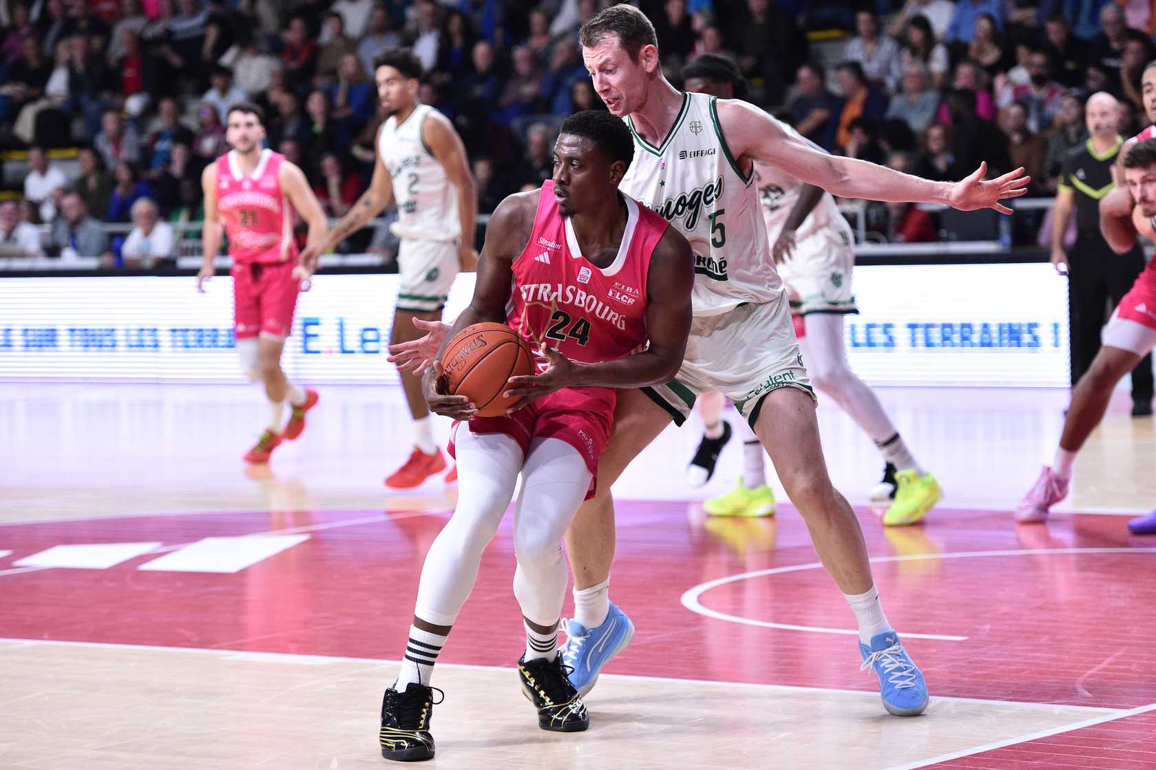 Malik Fitts, here with Strasbourg in 2024-2025, was injured during Boulazac Basket Dordogne's preseason