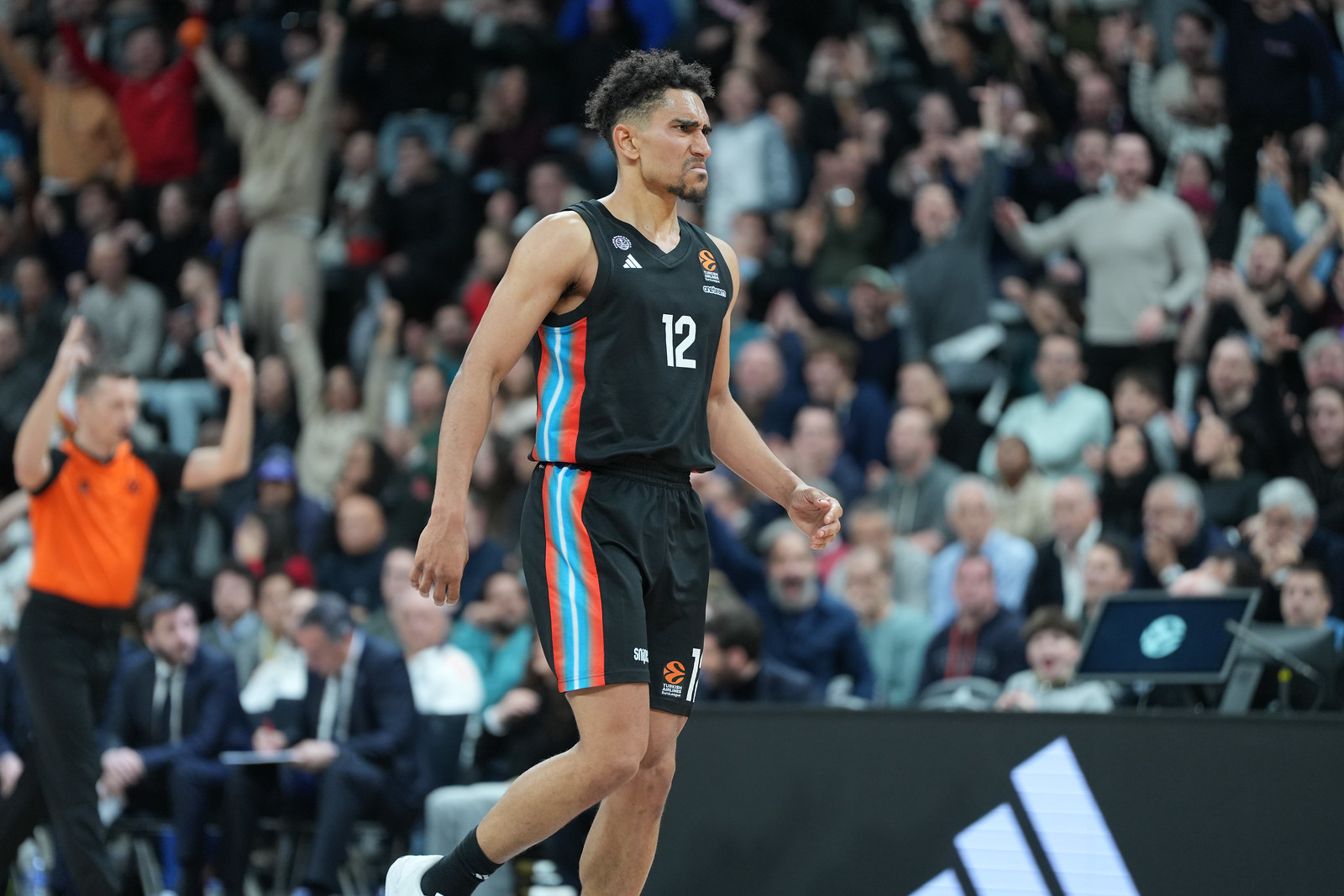 https://cdn.bebasket.fr/resources/images/blog/maodo-lo-ici-avec-paris-est-tres-bon-dans-ces-playoffs-de-betclic-elite-1f0453d5-9ef8-6d1e-bed9-d158989a26e9.jpg