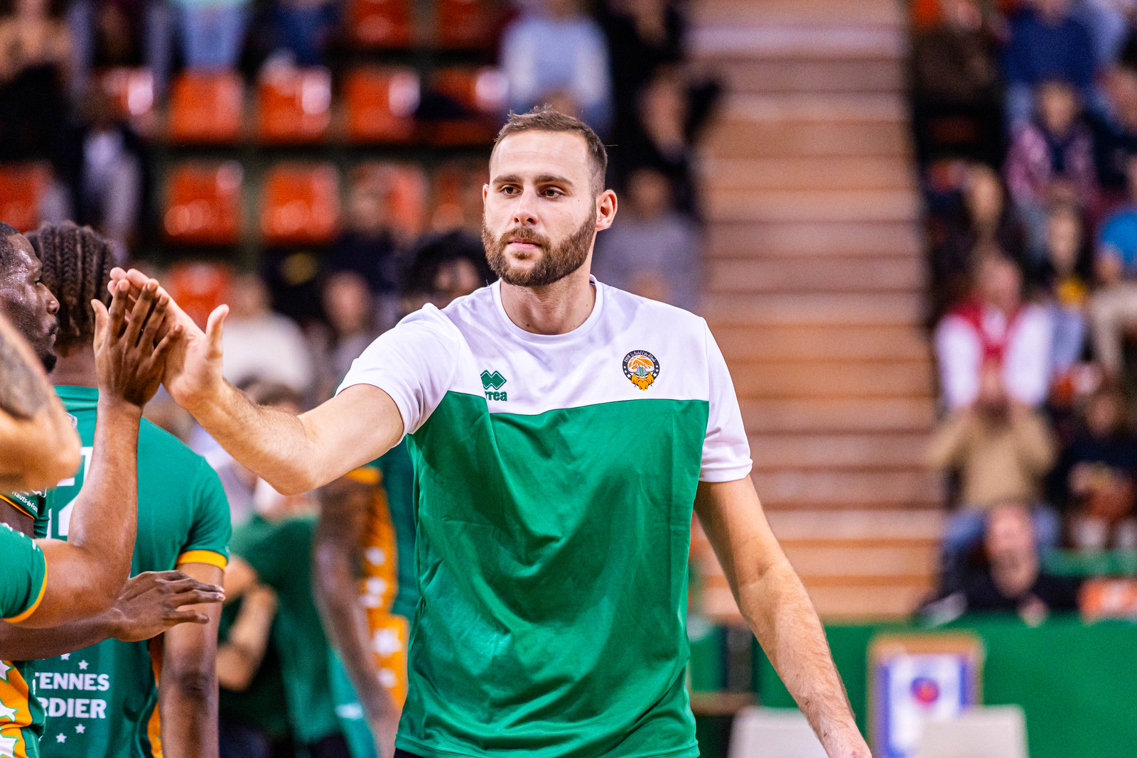 https://cdn.bebasket.fr/resources/images/blog/mathieu-boyer-lors-du-tournoi-de-presaison-de-limoges-en-civil-avec-le-portel-1f0ac163-f85b-6f4e-8b9f-6d709b50e475.jpg