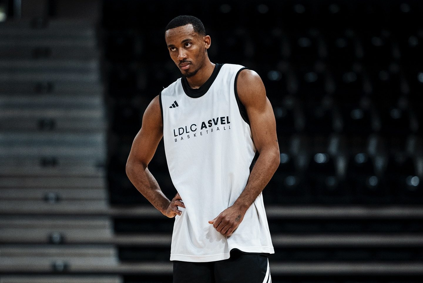 https://cdn.bebasket.fr/resources/images/blog/mehdy-ngouama-va-faire-ses-debuts-avec-lasvel-en-betclic-elite-ce-samedi-face-au-mans-e1760132579927-1f0a6221-9c4a-629c-878a-3ba84d476d38.jpg