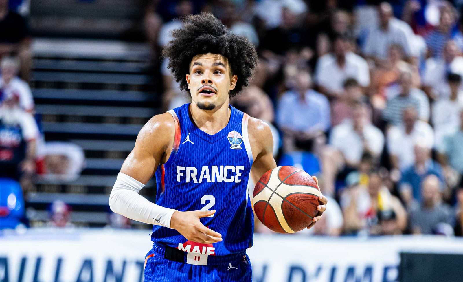 Nadir Hifi remplace Matthew Strazel pour l'EuroBasket 2025