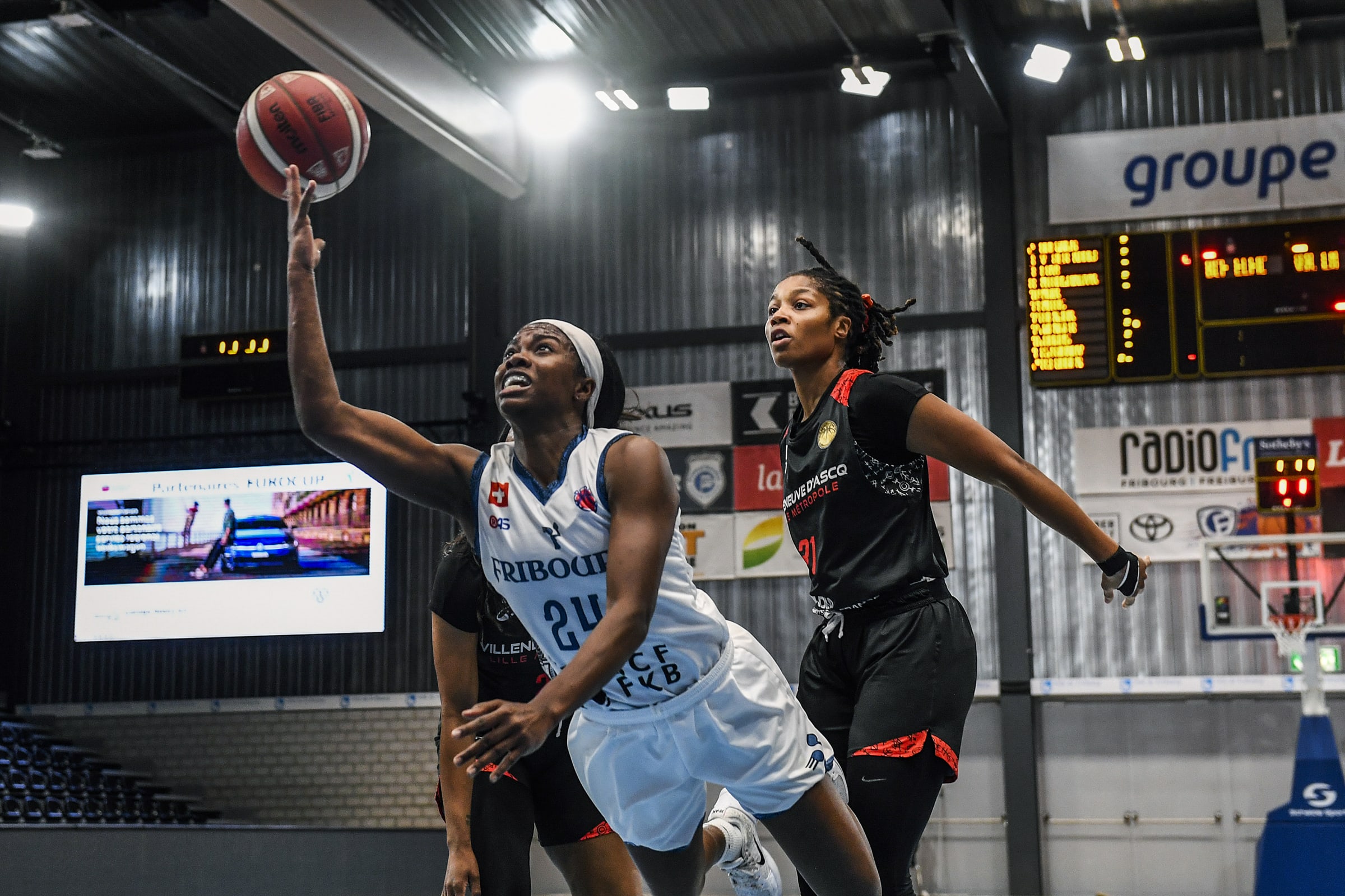 Nia Clouden et Fribourg ont créé la sensation face à Villeneuve d'Ascq, tenant du titre