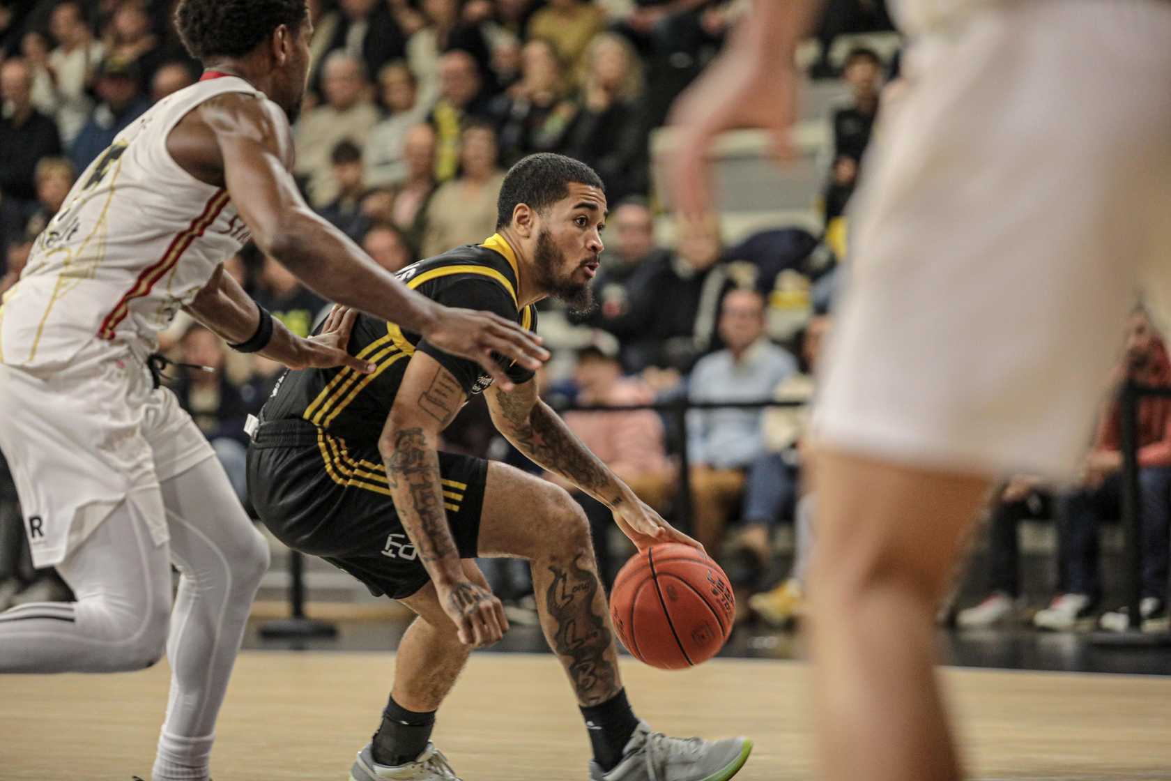 Sam Sessoms, libéré par le Stade Rochelais, rebondit en Pologne - BeBasket