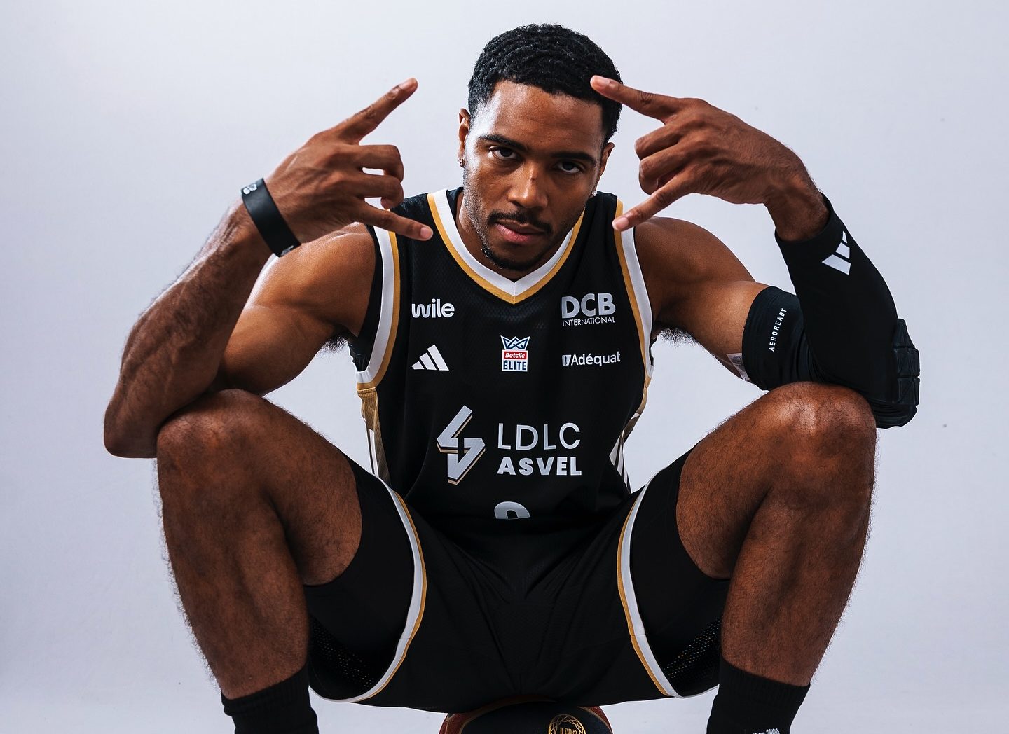 https://cdn.bebasket.fr/resources/images/blog/shaquille-harrison-est-arrete-pour-un-mois-lasvel-perd-son-defenseur-delite-e1759761251928-1f0a2c18-98c2-6cee-99c0-43402adbd786.jpg