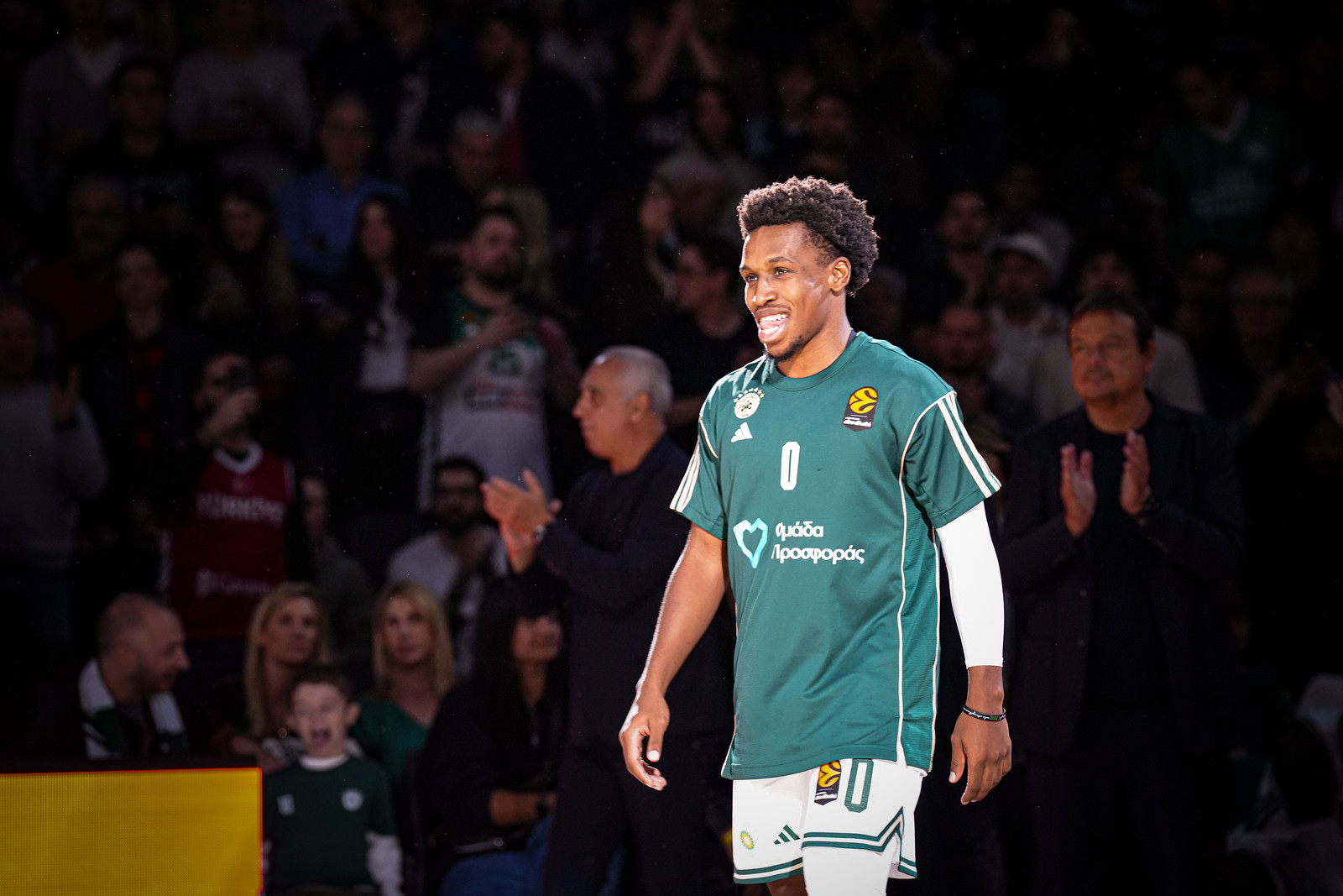 T.J. Shorts lors de l'avant-match Paris - Panathinaïkos mardi soir