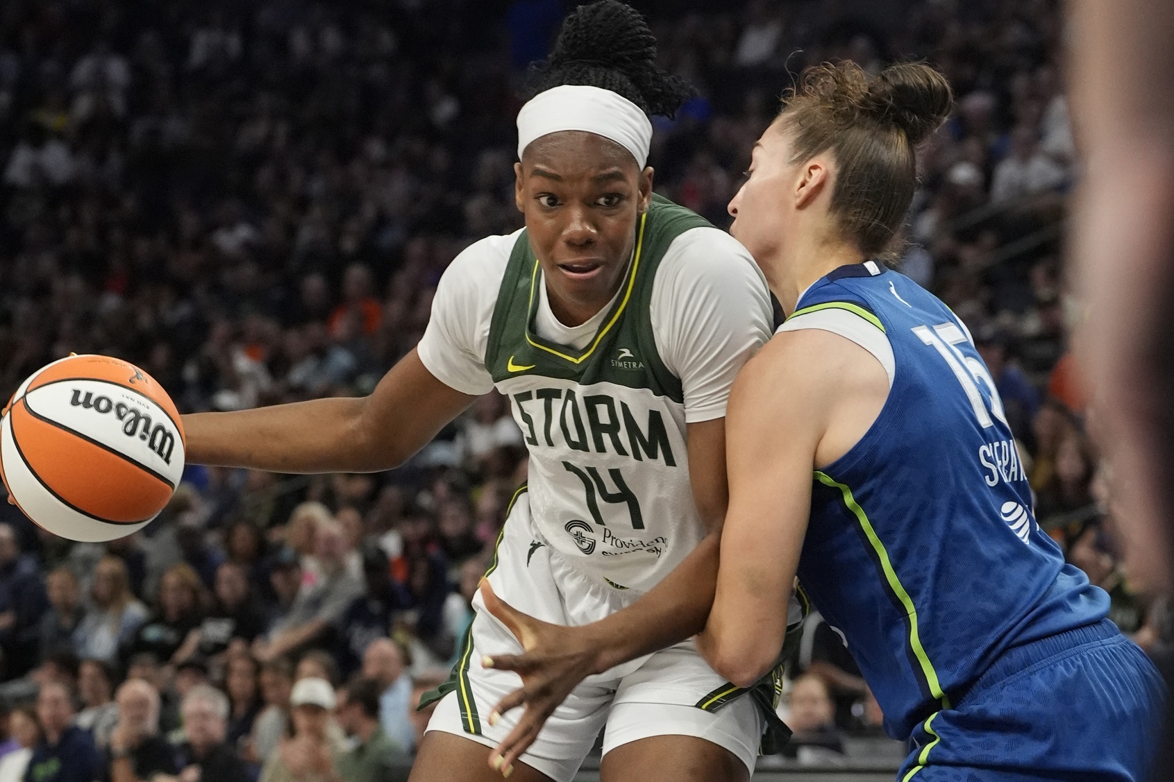 Dominique Malonga a choisi de ne pas honorer son contrat avec le Fenerbahçe Istanbul, afin de rester aux États-Unis