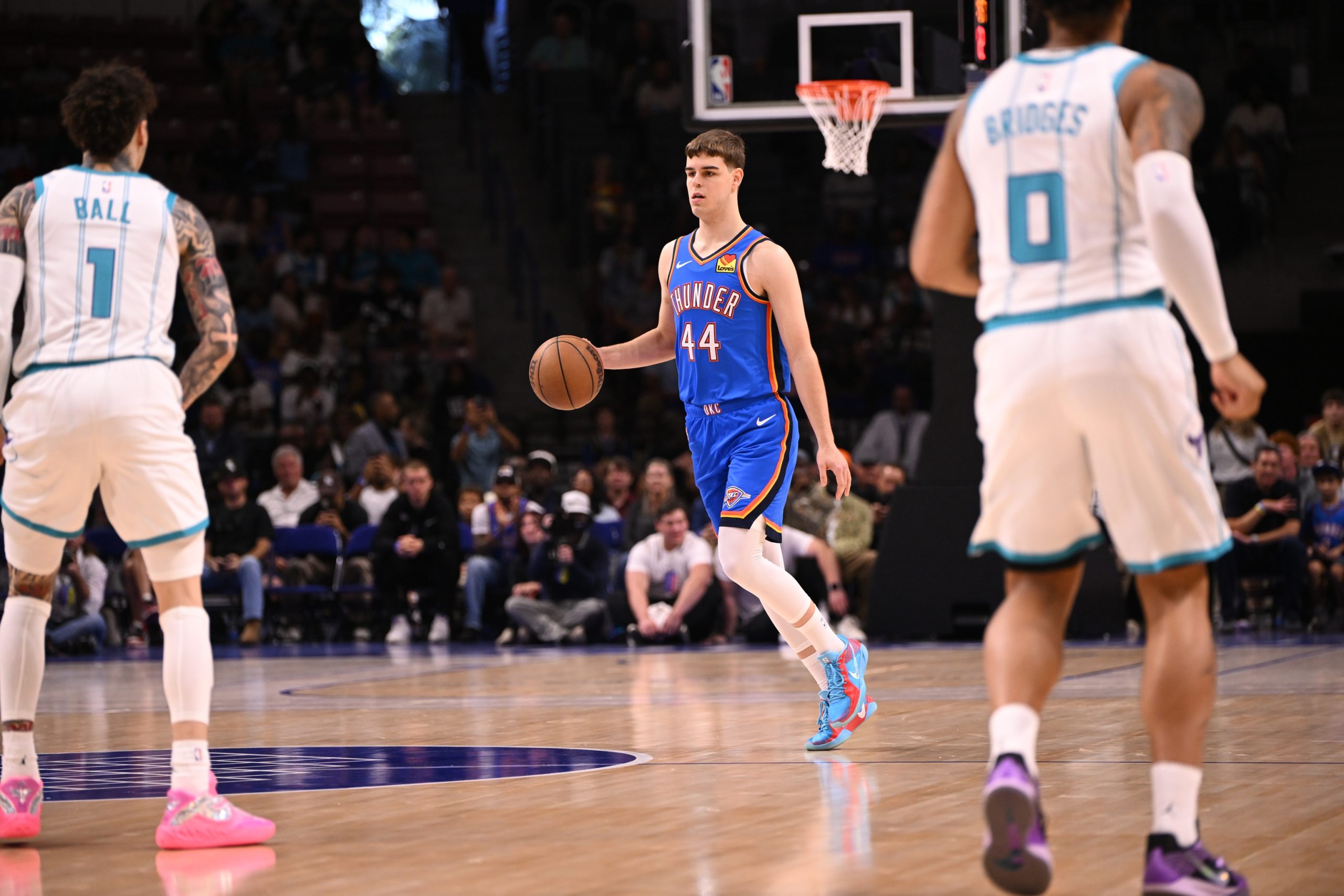 Le Thunder d’Oklahoma City a révélé que Nikola Topic, son prometteur meneur serbe de 20 ans, souffre d’un cancer des testicules et a commencé un traitement par chimiothérapie. Cette annonce fait suite à une intervention chirurgicale subie au début du camp d’entraînement. Sam Presti announced today that Nikola Topic is dealing with testicular cancer. His […]