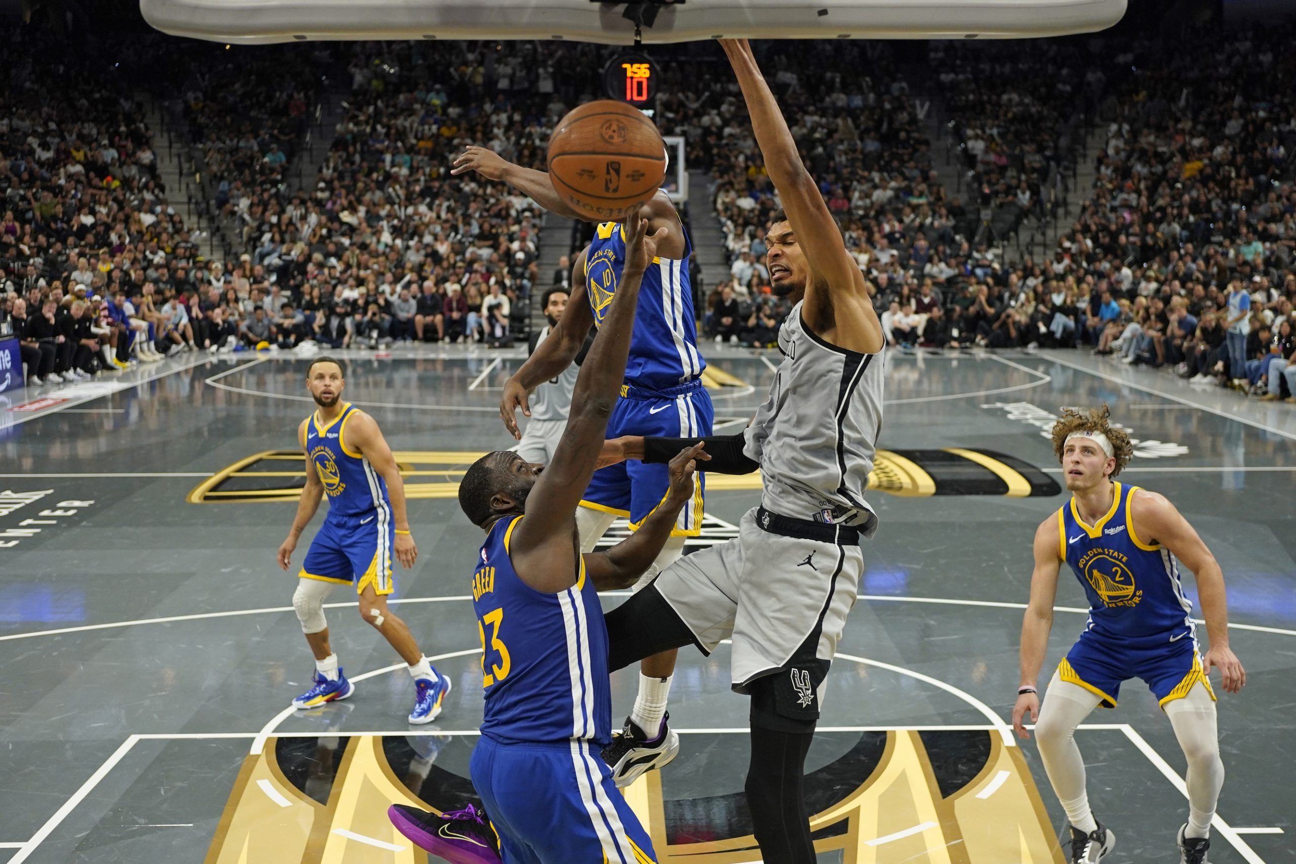 Victor Wembanyama est revenu sur le calme qu'il a su garder face aux provocations de Draymond Green lors du match Spurs - Warriors.