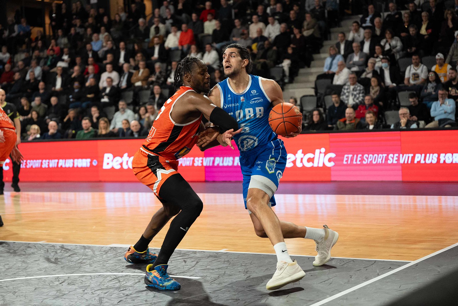 https://cdn.bebasket.fr/resources/images/blog/william-pfister-sengage-jusquen-2028-a-strasbour-1f047806-2d29-66c0-a4aa-b95457214be7.jpg