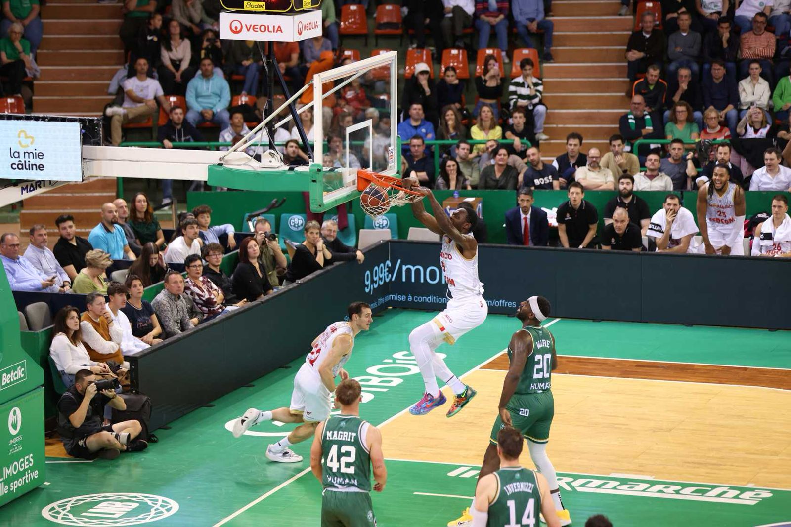 Après “un mois ferme” pour soigner son épaule, Yoan Makoundou a terminé meilleur marqueur de Monaco dans la victoire à Limoges.